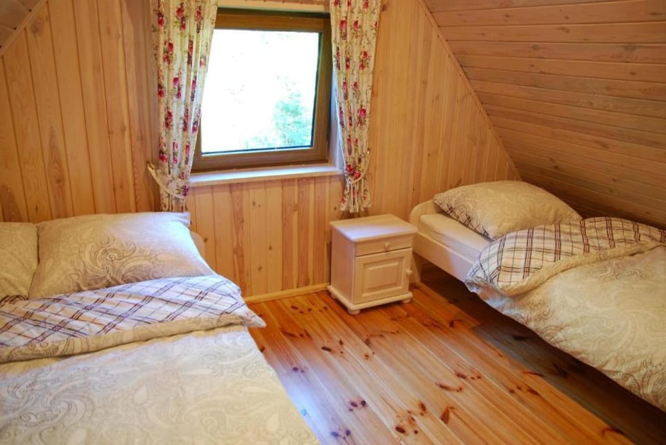 Chatka nad jeziorem Nature lodge in Pomeranian Voivodeship