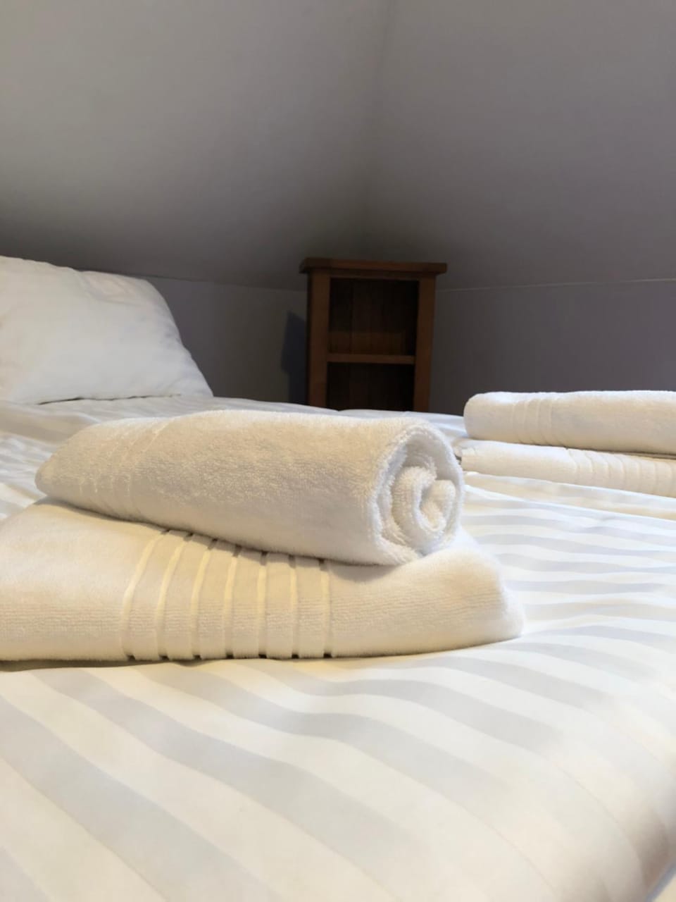 Bedroom, towels