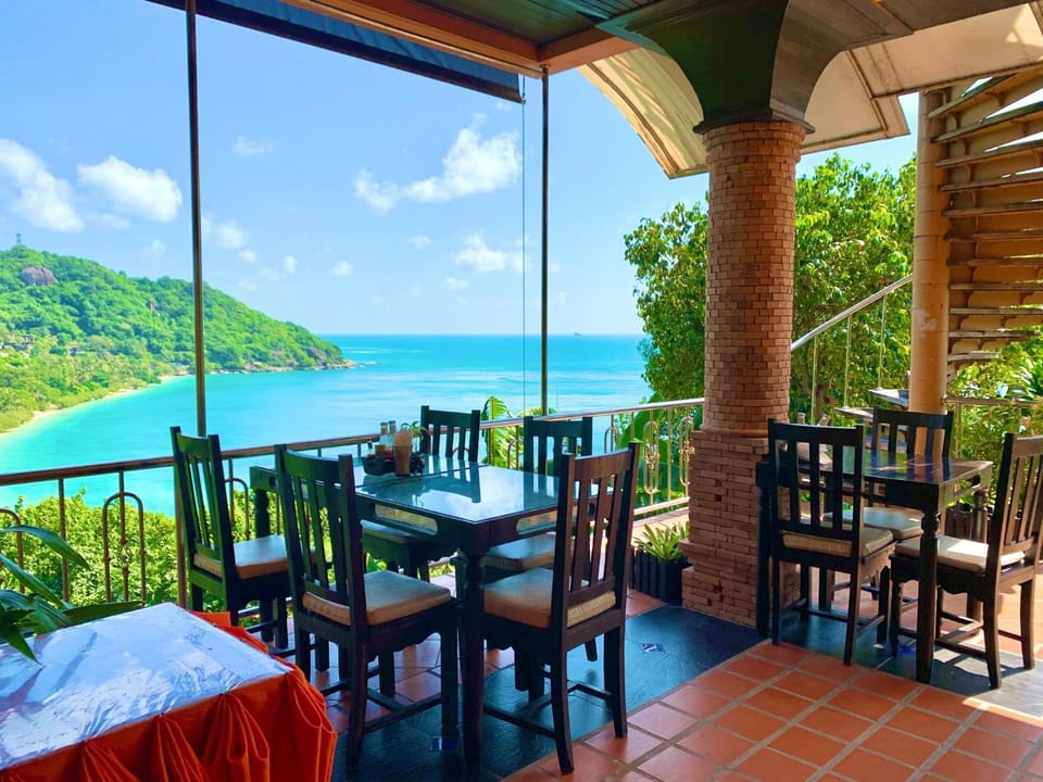Sea Breeze Resort - SHA Plus Resort in Ban Tai