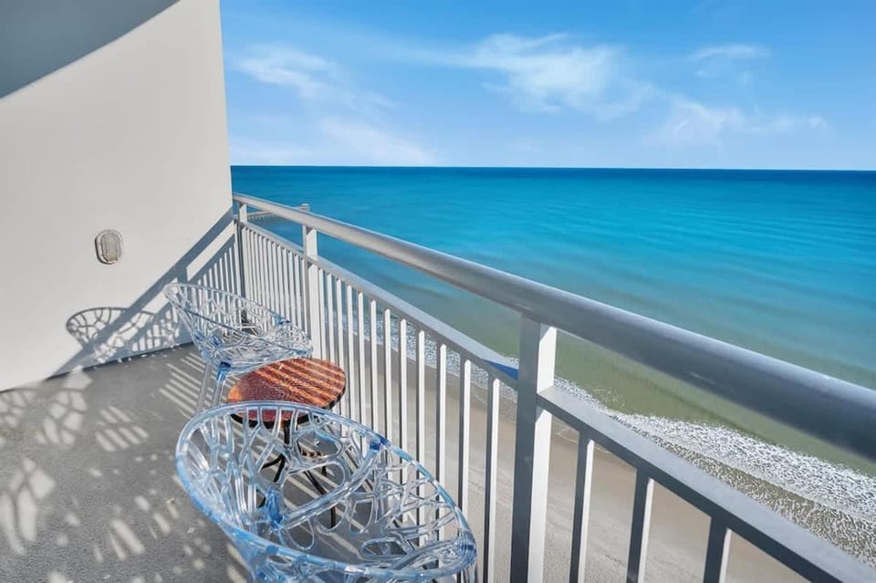Amazing Beachfront Condo with Nice Hot tub & Pools House in Myrtle Beach