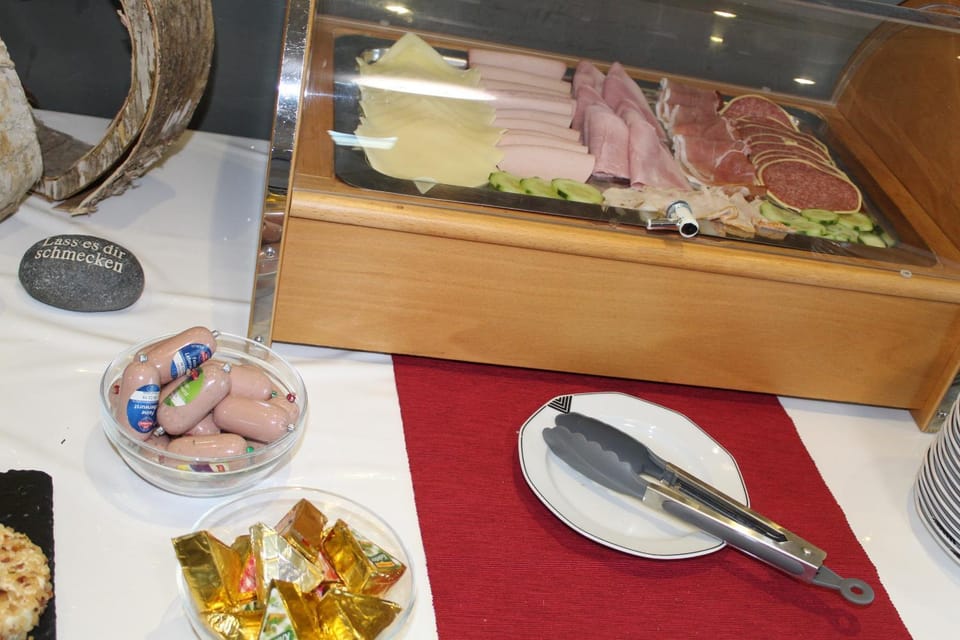 Breakfast, Buffet breakfast