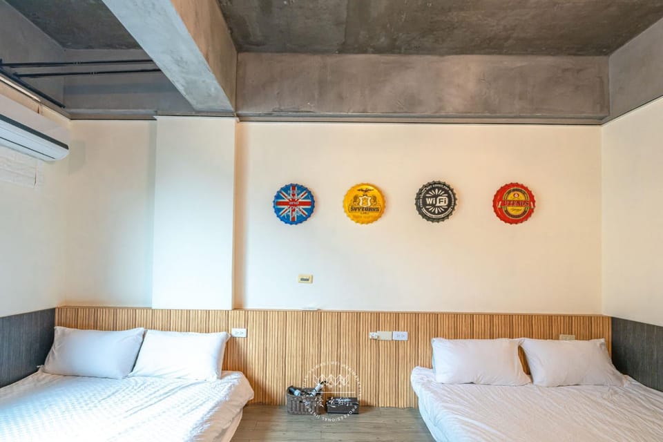 Bed, Living room, Photo of the whole room, Seating area, Bedroom, air conditioner