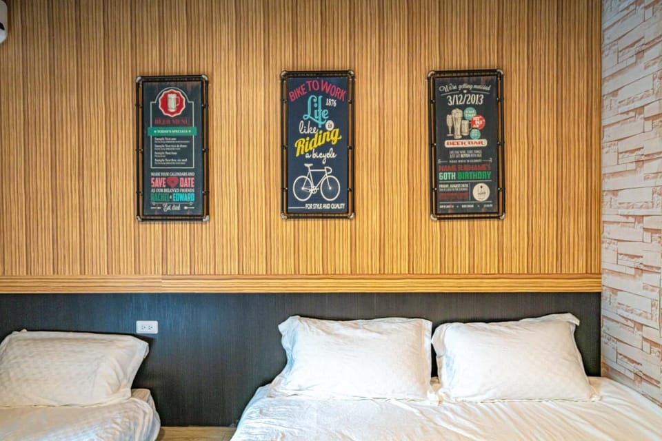 Bed, Photo of the whole room, Logo/Certificate/Sign, Bedroom