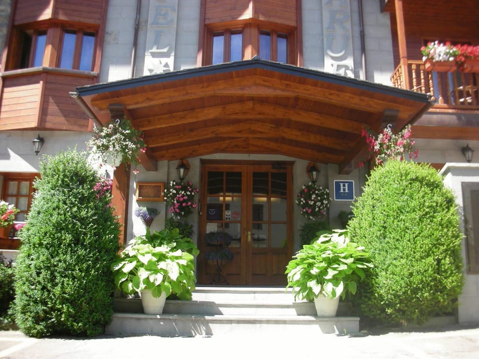 Facade/entrance, Facade/entrance