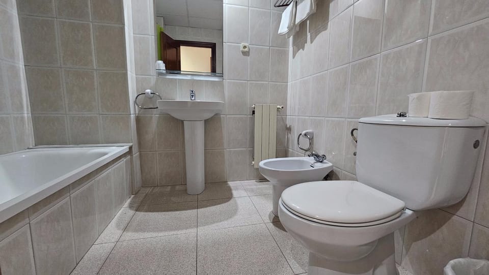 Shower, Toilet, Bathroom, Photo of the whole room, Bedroom