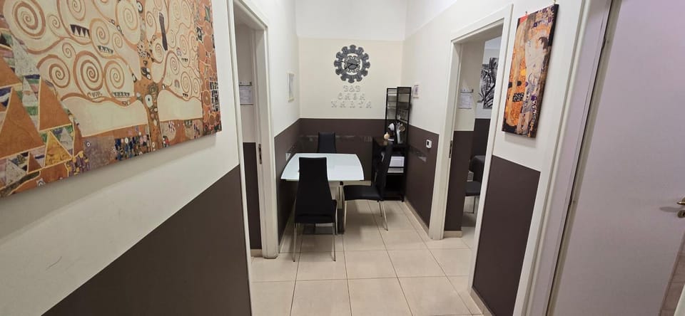 Coffee/tea facilities, Living room, Dining area, Breakfast, microwave