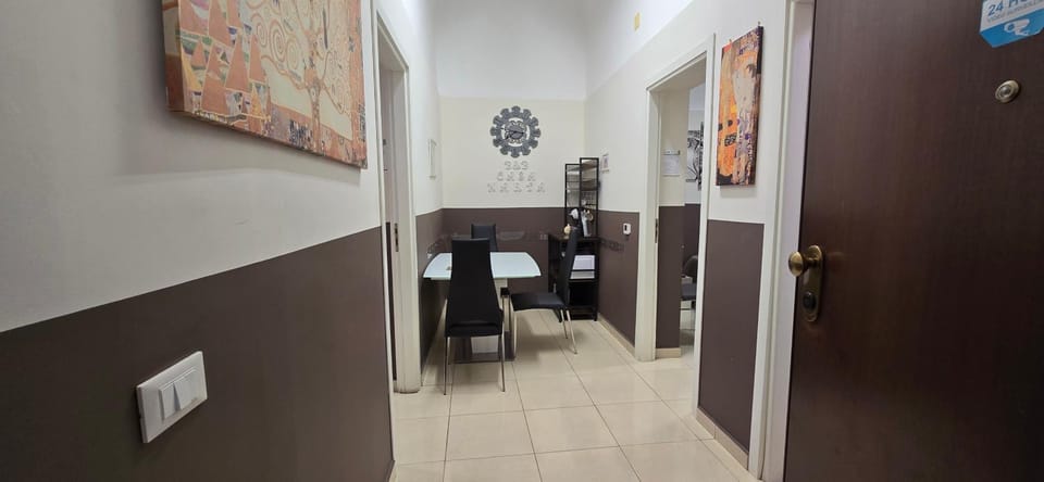 Coffee/tea facilities, Living room, Dining area, Breakfast, microwave