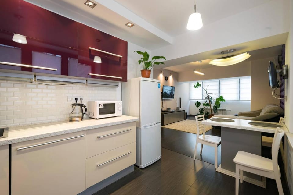 Dining area, kitchen
