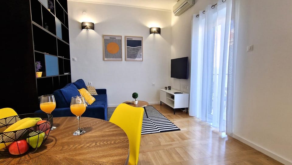 TV and multimedia, Living room, Dining area
