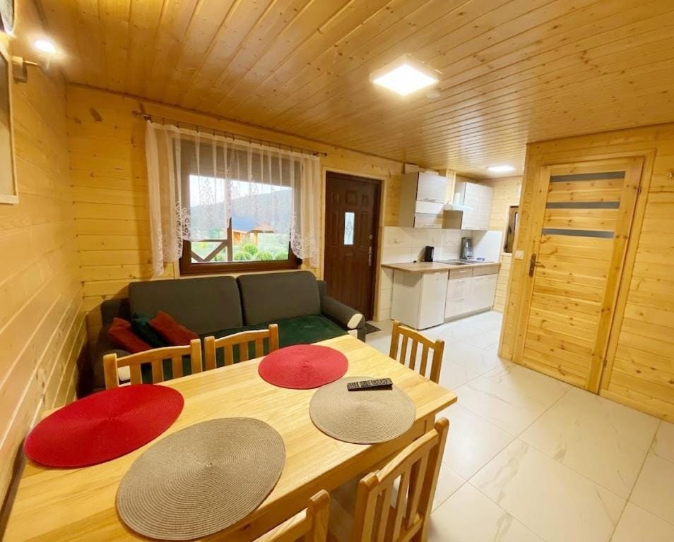 Kitchen or kitchenette, Living room, Seating area, Dining area, minibar, pet friendly, stove