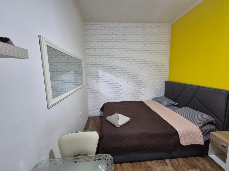 Bed, Living room, Photo of the whole room, Seating area, Bedroom