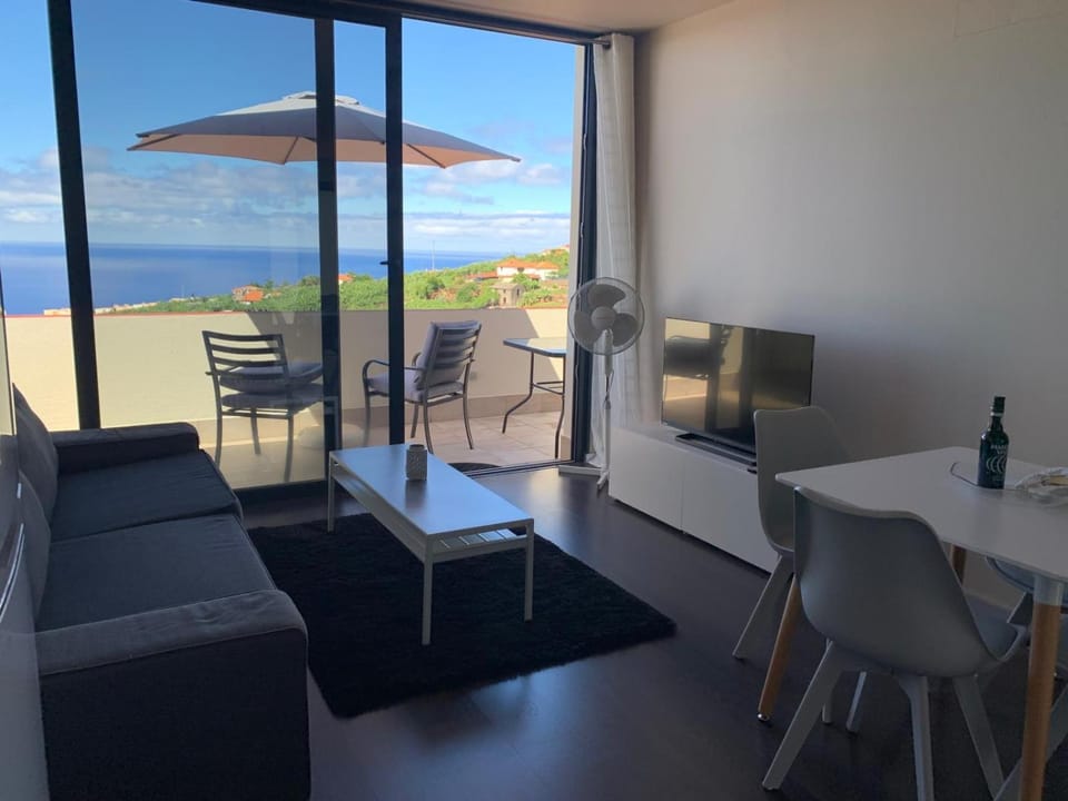 Natural landscape, TV and multimedia, View (from property/room), Balcony/Terrace, Seating area, Dining area
