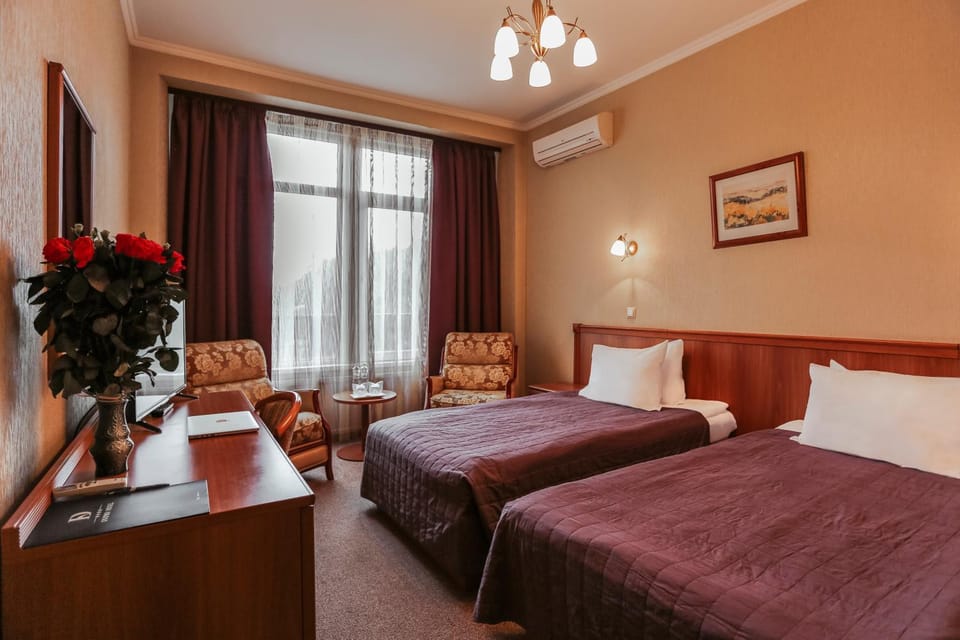 Photo of the whole room, air conditioner