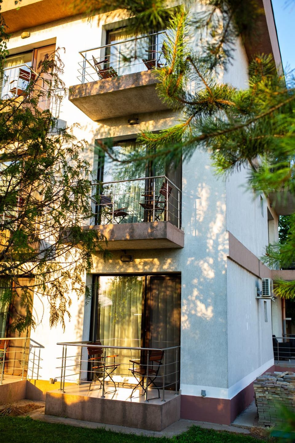 Property building, Day, Garden, Balcony/Terrace, Garden view