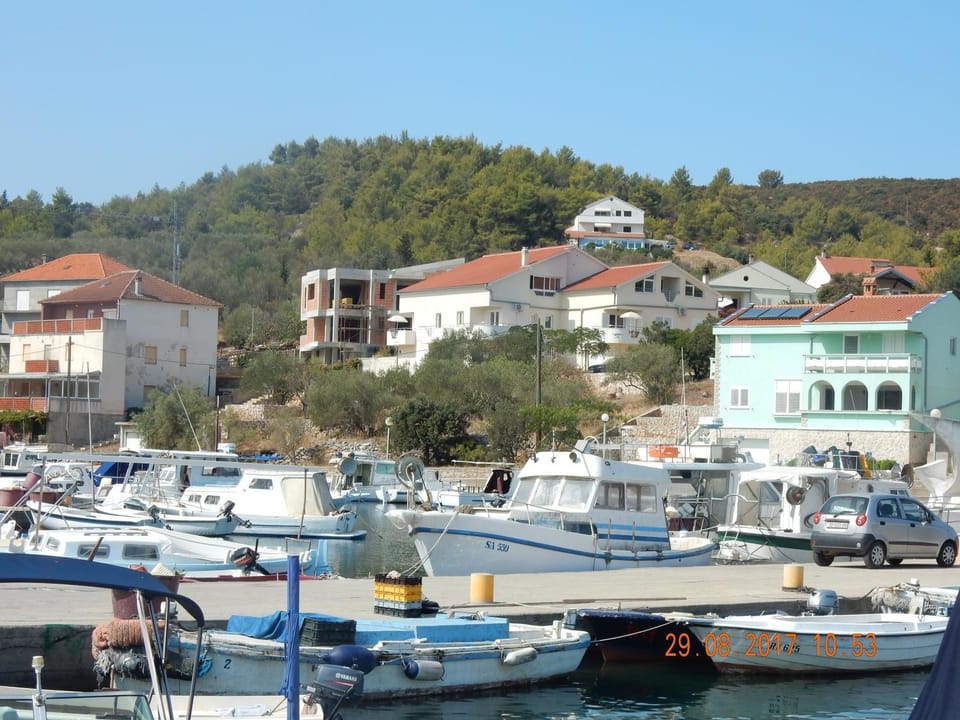 Neighbourhood, Sea view