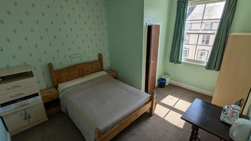 Bed, Coffee/tea facilities, Photo of the whole room, Bedroom