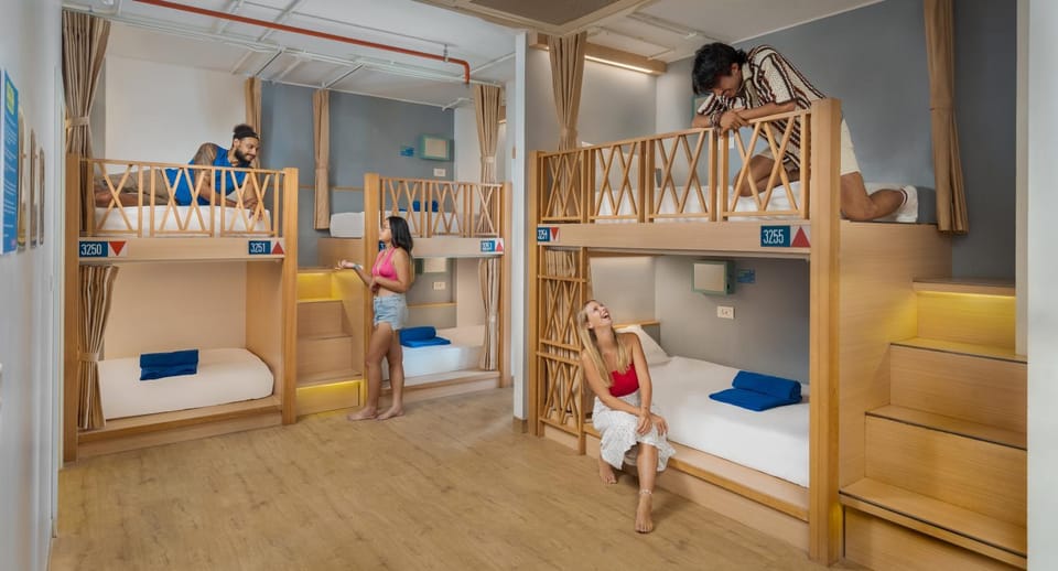 Bed, Photo of the whole room, bunk bed
