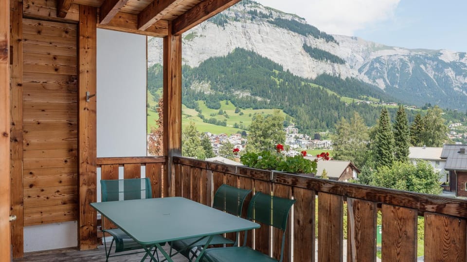 Balcony/Terrace, Decorative detail, Seating area, Mountain view