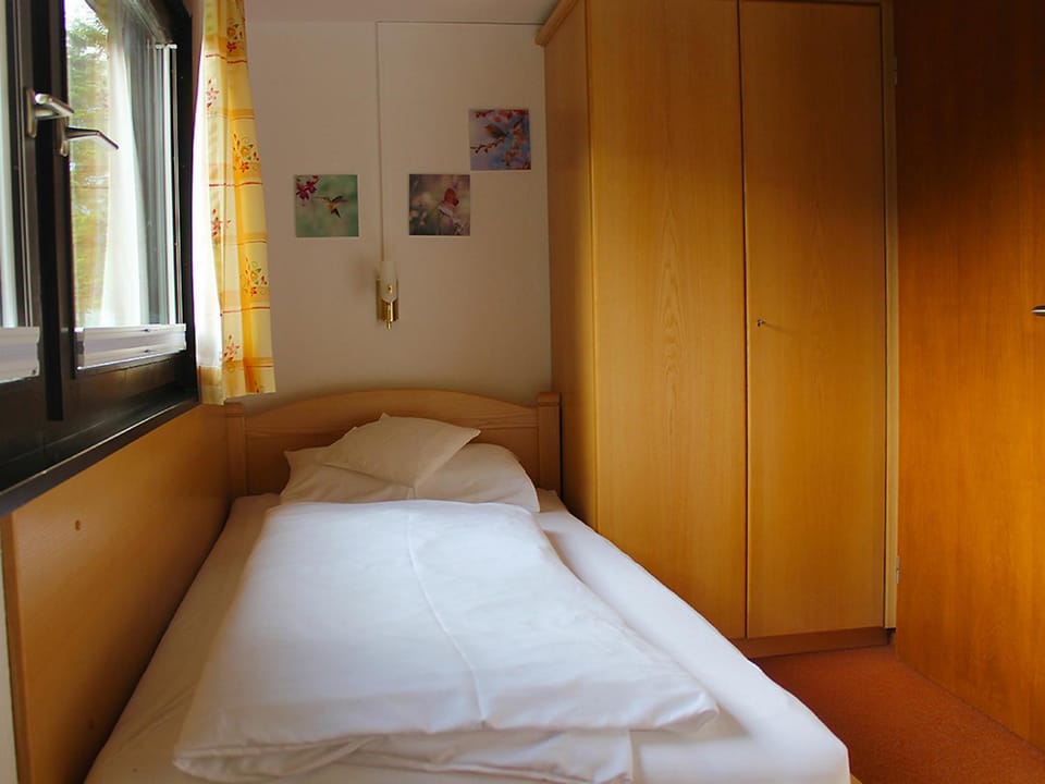 Bed, Photo of the whole room, Decorative detail, Decorative detail