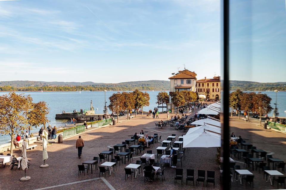 Neighbourhood, City view, Lake view