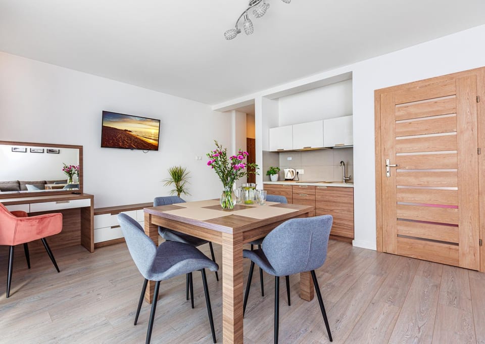 TV and multimedia, Kitchen or kitchenette, Seating area