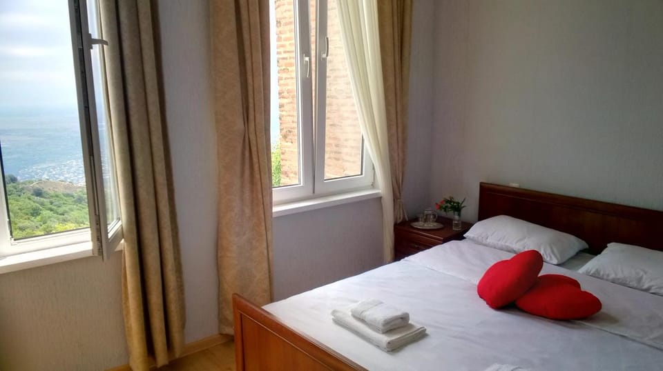 Bedroom, City view, Landmark view, Mountain view, Street view