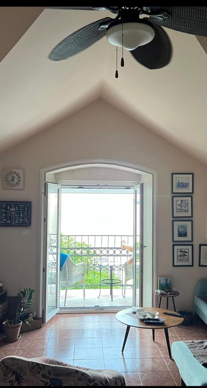 Living room, Sea view