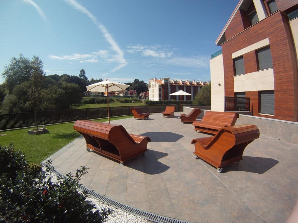 Facade/entrance, Balcony/Terrace