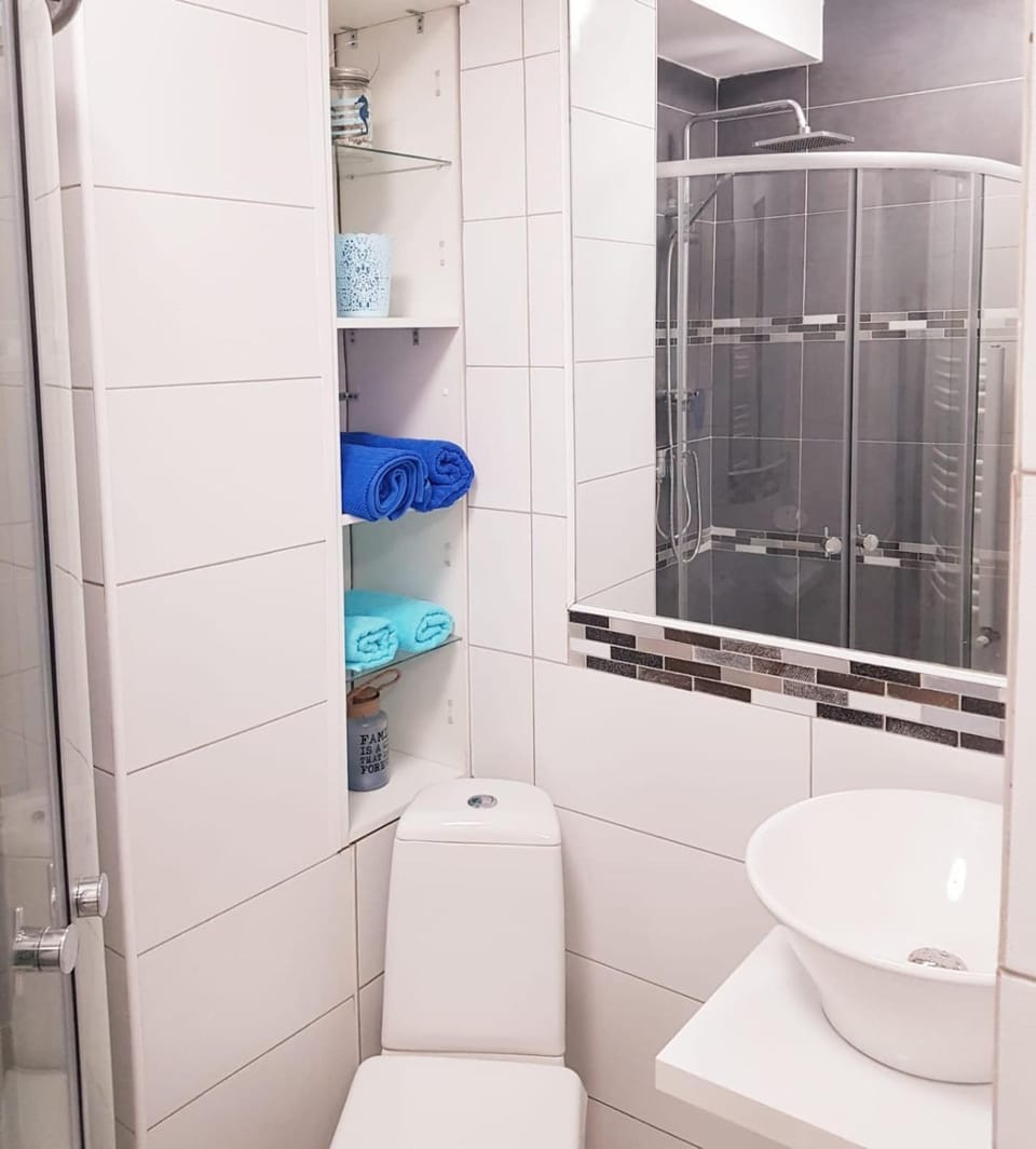 Toilet, Bathroom, towels