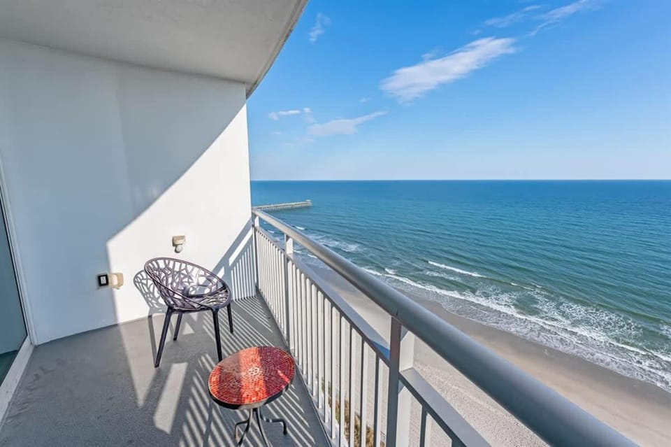 Remodeled Direct Oceanfront, Amazing Views Modern! House in Myrtle Beach