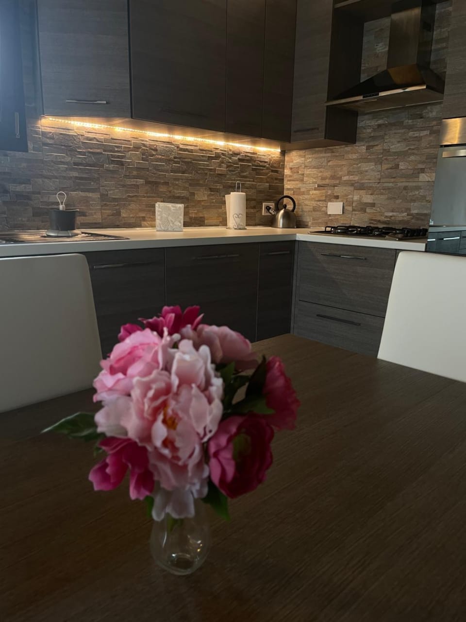 Dining area, kitchen