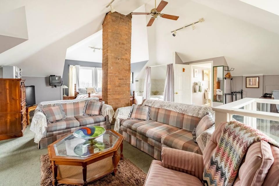 Ye Olde Walkerville Bed & Breakfast Bed and Breakfast in Windsor