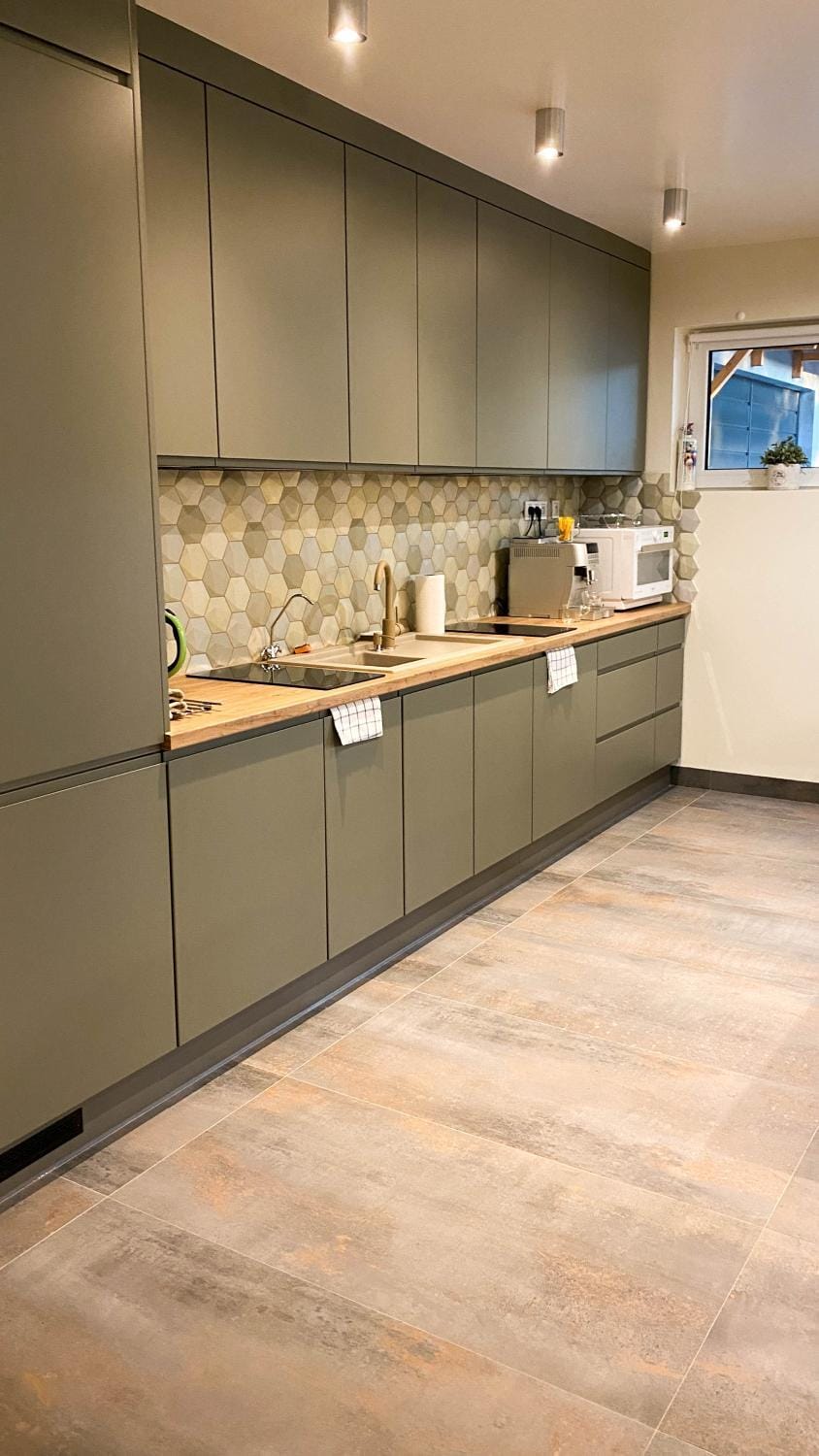 Communal lounge/ TV room, Kitchen or kitchenette, Kitchen or kitchenette, Communal kitchen, dishwasher, minibar, pet friendly, stove, kitchen, Internal: Not applicable to any particular room