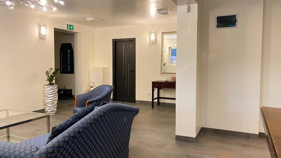 Communal lounge/ TV room, Library, TV and multimedia, Kitchen or kitchenette, Living room, Seating area, Internal: Not applicable to any particular room
