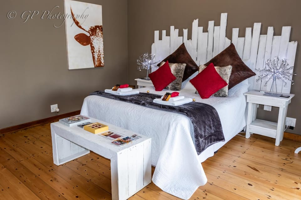 Photo of the whole room, Decorative detail, Bedroom