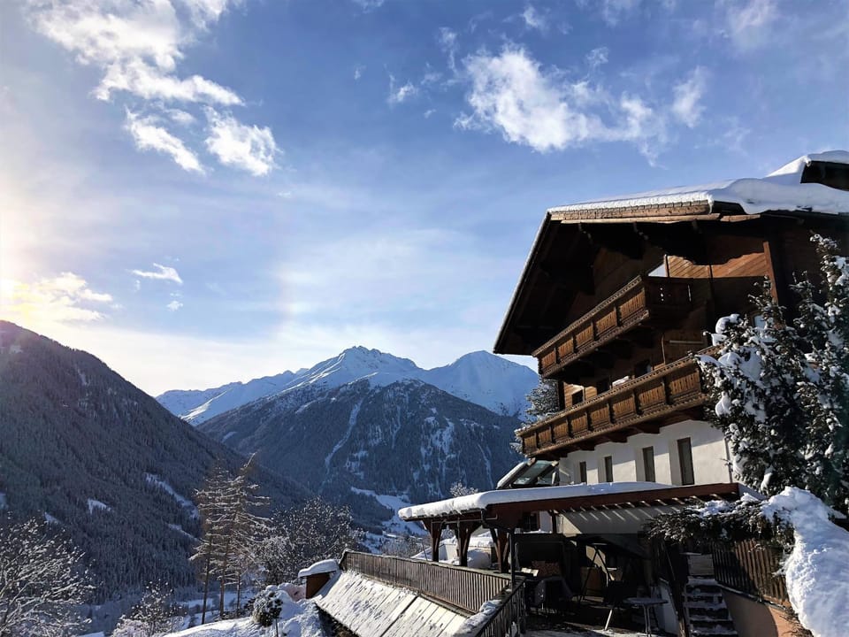 Property building, Day, Winter, Balcony/Terrace, Area and facilities