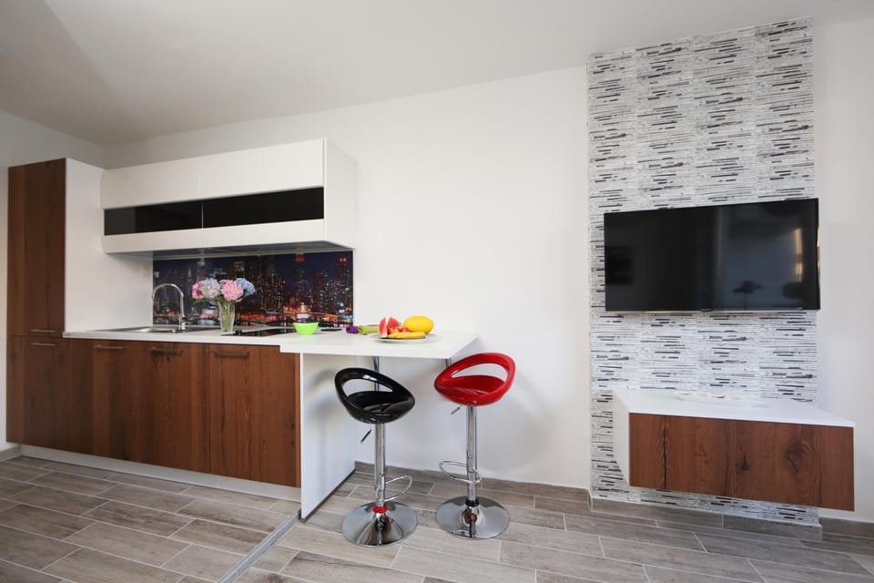 TV and multimedia, Kitchen or kitchenette