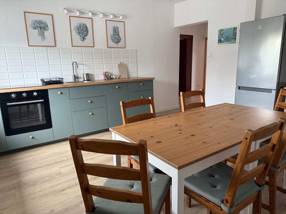 Kitchen or kitchenette, Dining area, dishwasher, oven, stove