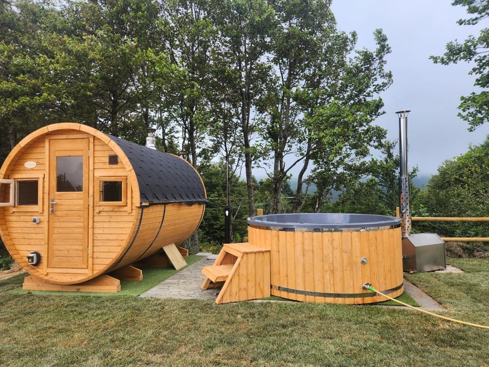 Hot Tub, Sauna
