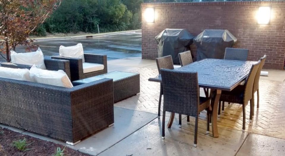 Patio, BBQ facilities