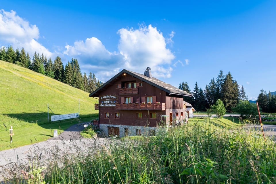 Property building, Natural landscape, Garden view