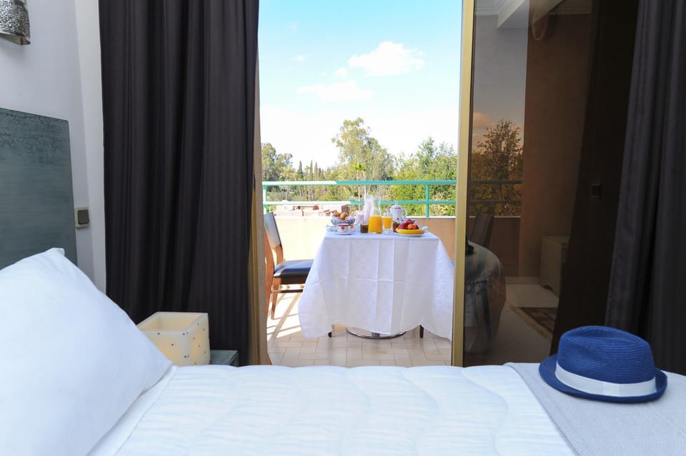 Bathroom, View (from property/room), Food and drinks