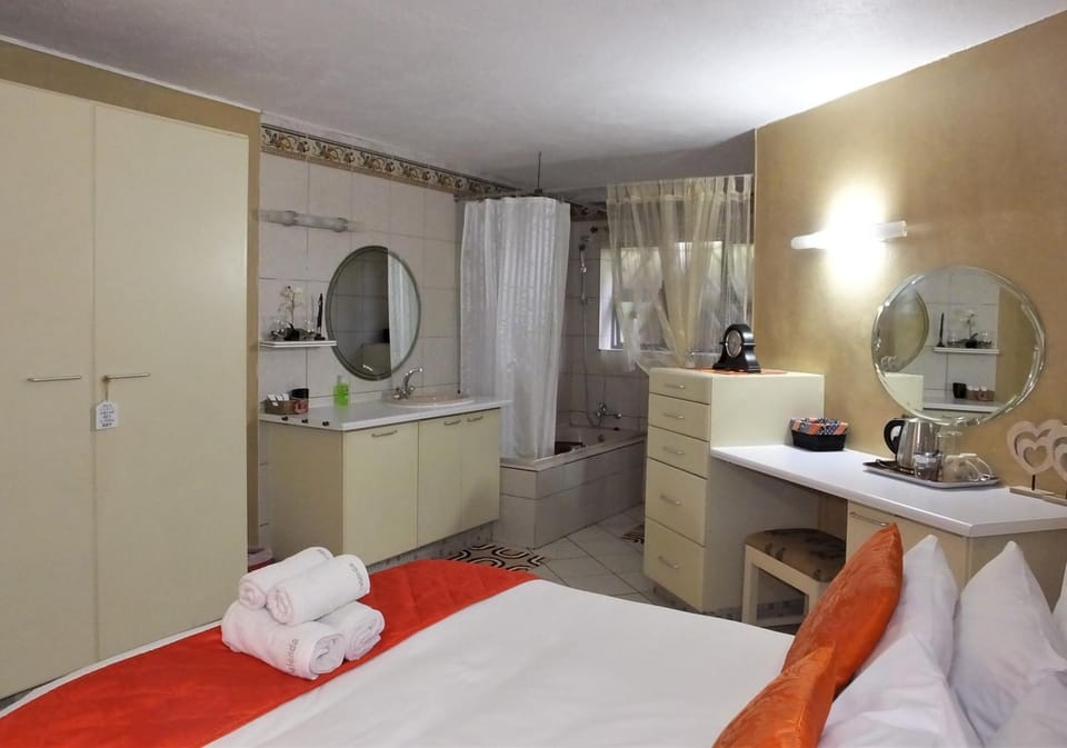 Bathroom, Coffee/tea facilities, Bedroom