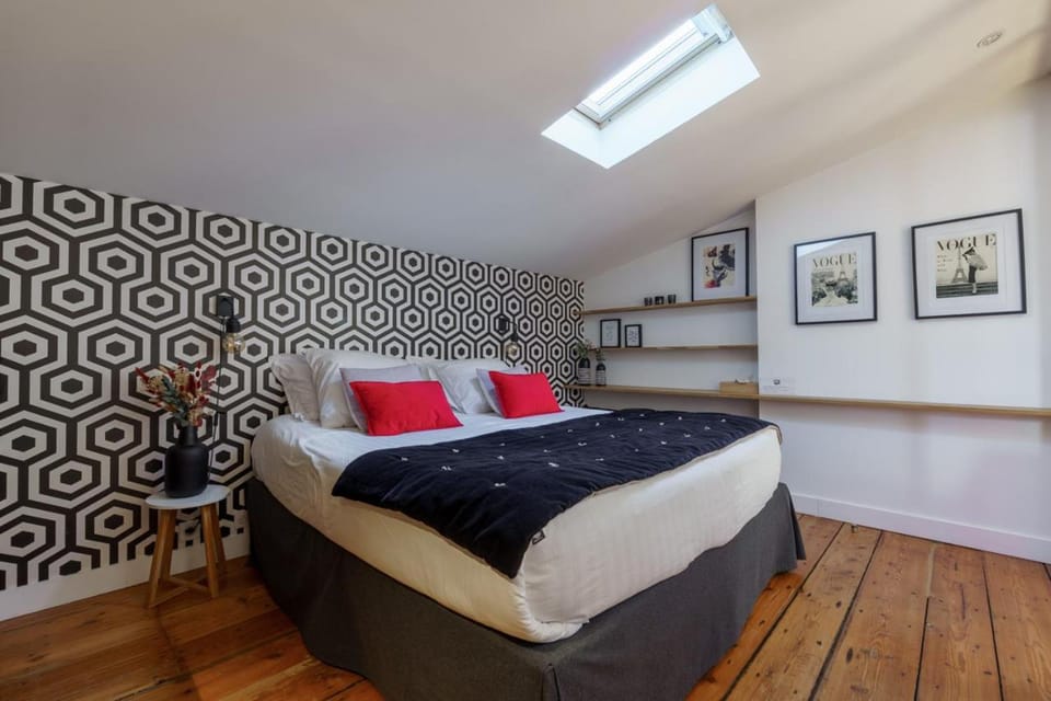 Photo of the whole room, Bedroom