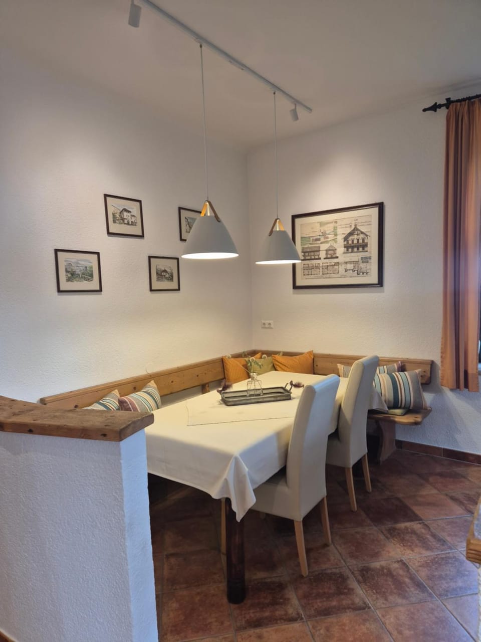 Seating area, Dining area