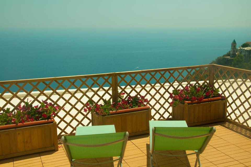 Facade/entrance, Day, Summer, Garden, Balcony/Terrace, Decorative detail, On site, Sea view
