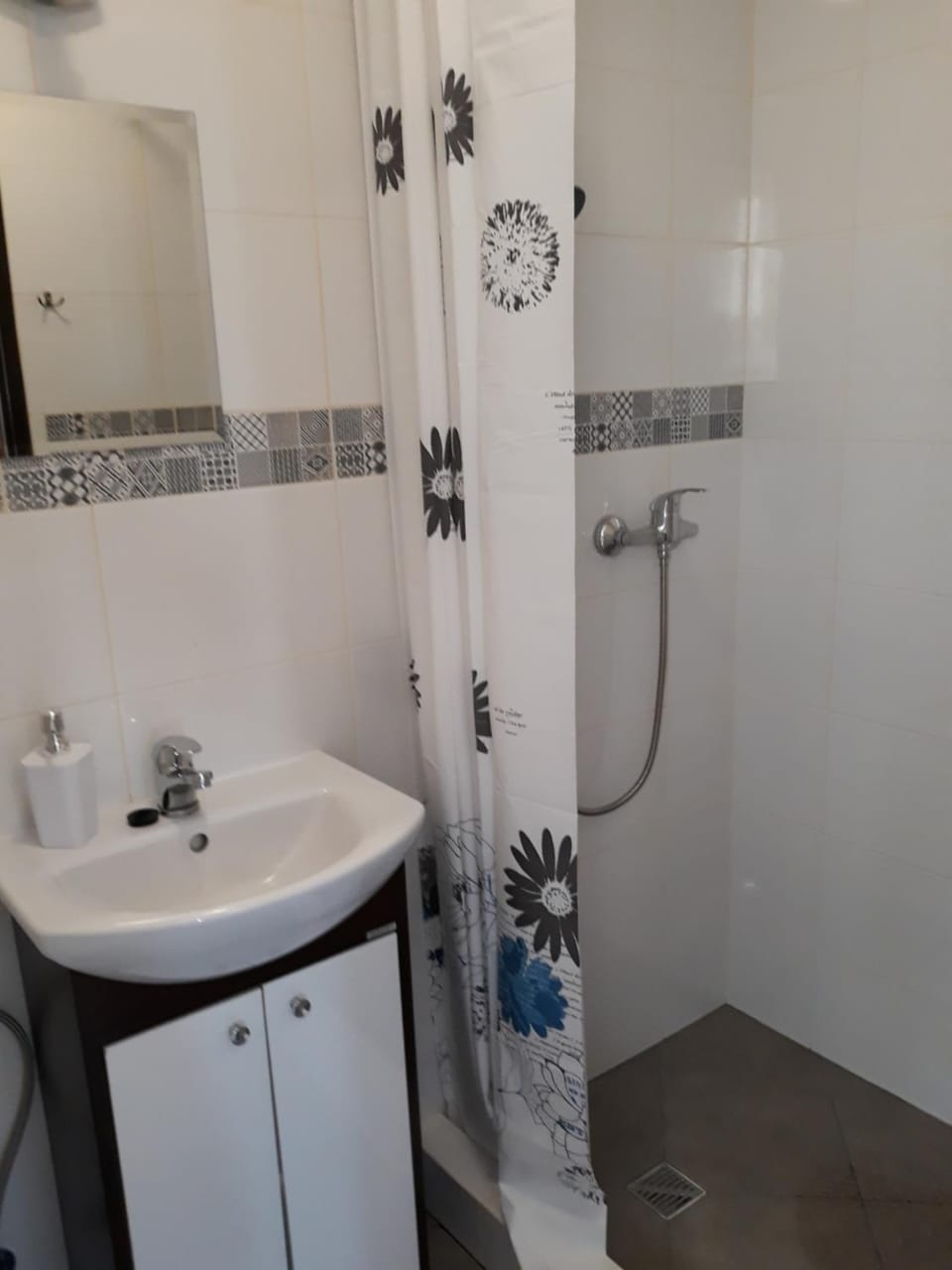 Bathroom, Photo of the whole room