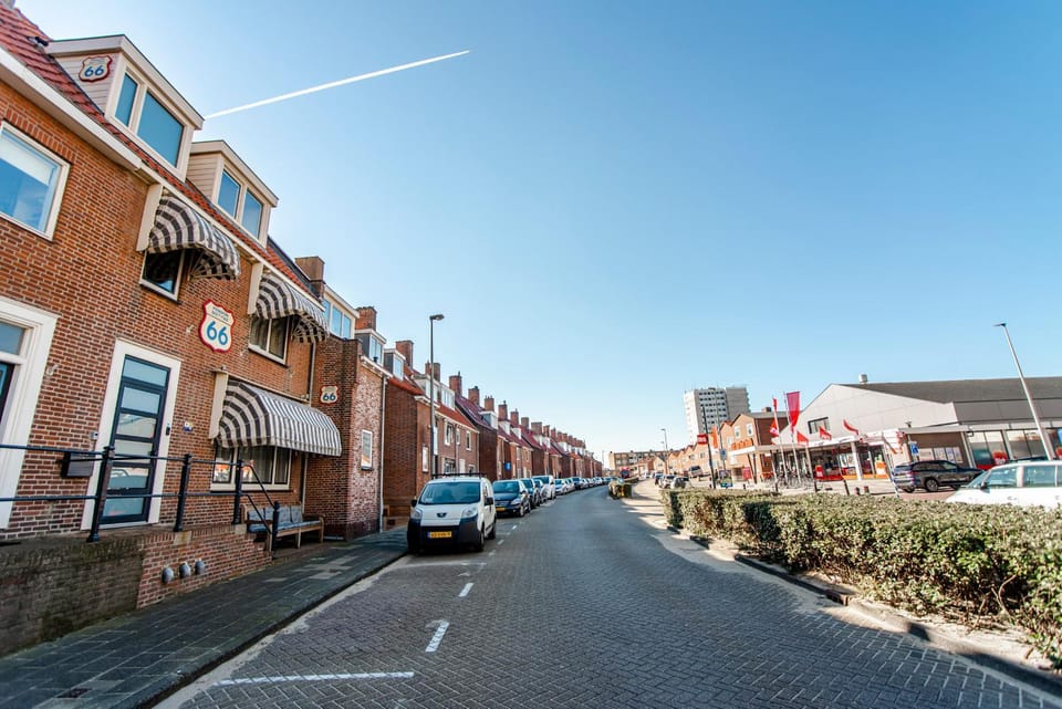 Neighbourhood, Street view