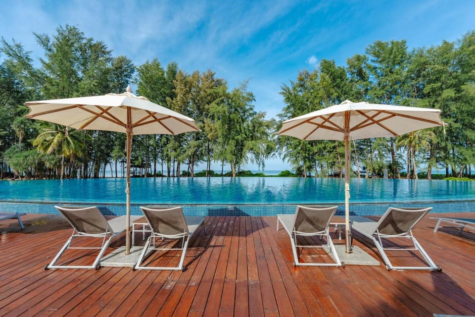 Day, Natural landscape, Beach, Swimming pool, sunbed