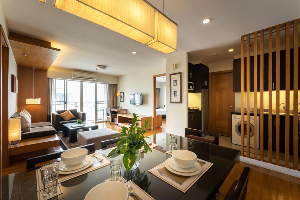 TV and multimedia, Coffee/tea facilities, Kitchen or kitchenette, Living room, Seating area, Dining area